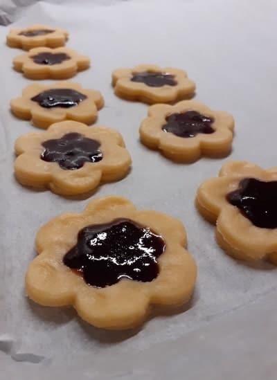 biscotti occhi di bue morbidi con marmellata